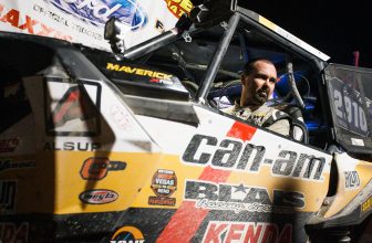 Kijk hoe Desert Racer Chris Blais terugkeert naar de race die bijna zijn leven kostte